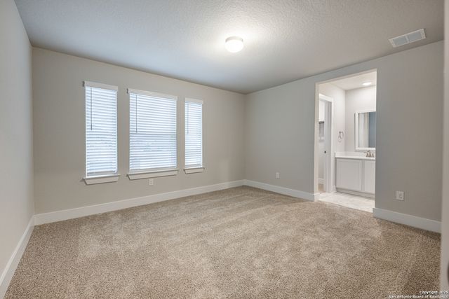 121 Cherrybark Oak, Castroville, TX 78009