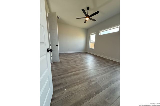 121 Cherrybark Oak, Castroville, TX 78009