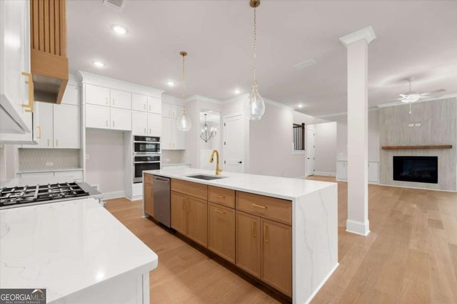 4538 Meadowland Way, Flowery Branch, GA 30542