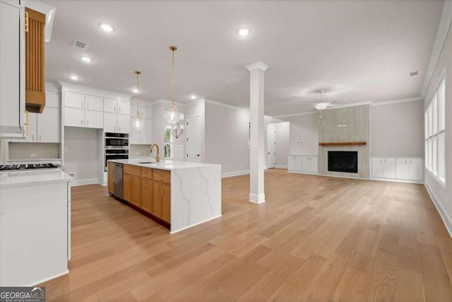4538 Meadowland Way, Flowery Branch, GA 30542