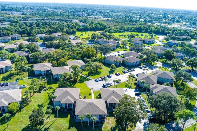 28 Lake Vista Trail 105, Port St. Lucie, FL 34952