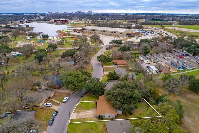 2304 Truman Street, Bryan, TX 77801