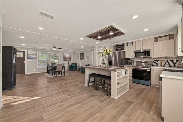 63 Road 5012, Cleveland, TX 77327