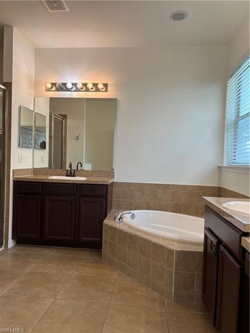 1560 Birdie DR, Naples, FL 34120