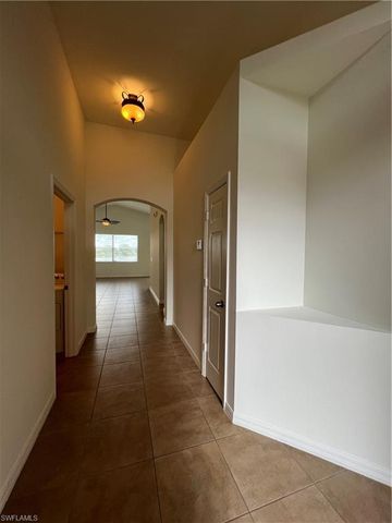 1560 Birdie DR, Naples, FL 34120