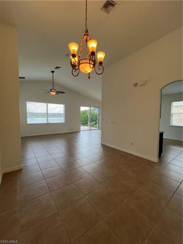 1560 Birdie DR, Naples, FL 34120