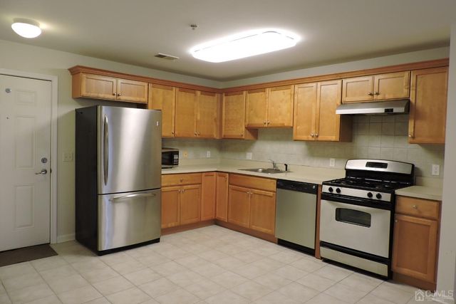 81 Liddle Avenue, Edison, NJ 08837