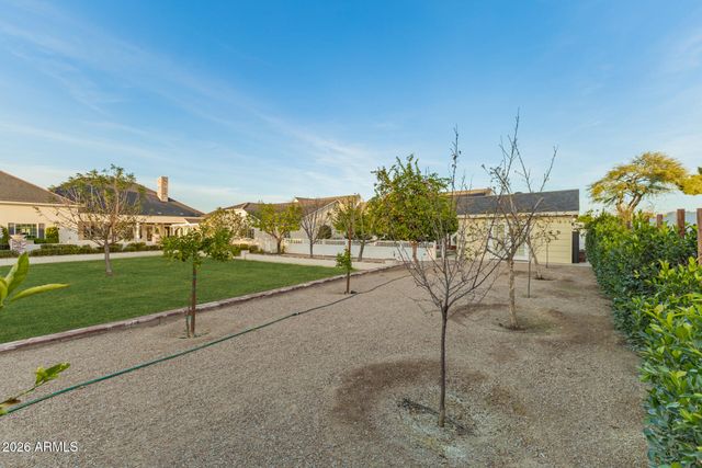 2035 E HAVEN Circle S, Gilbert, AZ 85298