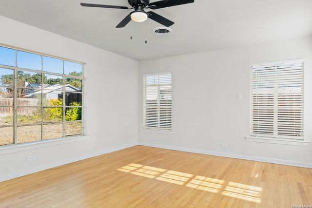 2551 W Summit Ave, San Antonio, TX 78228