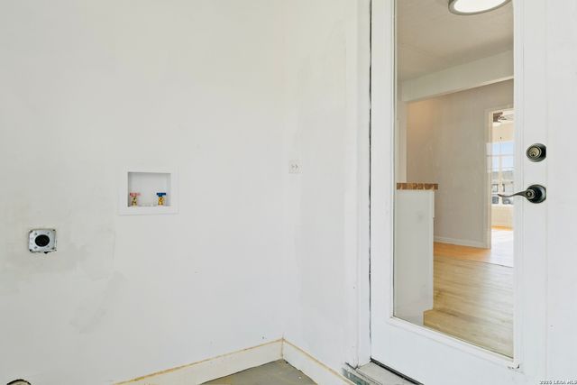 2551 W Summit Ave, San Antonio, TX 78228