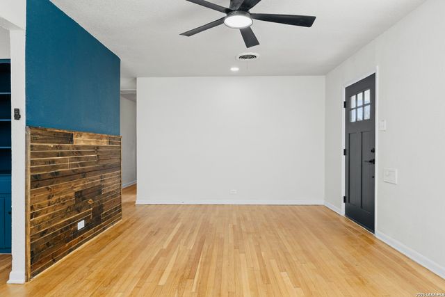 2551 W Summit Ave, San Antonio, TX 78228