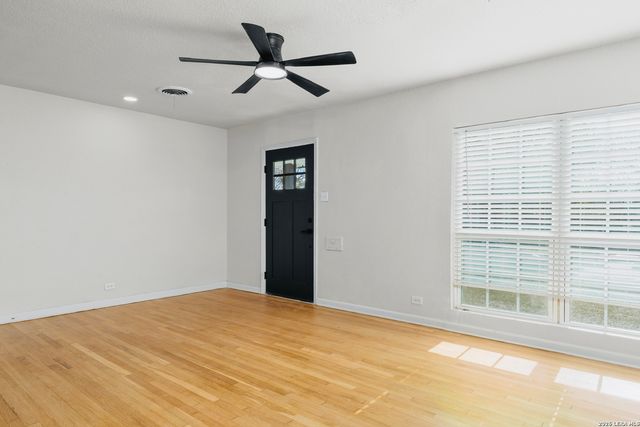 2551 W Summit Ave, San Antonio, TX 78228