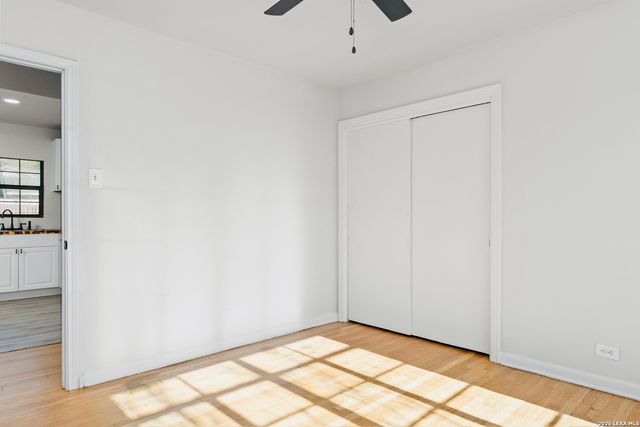 2551 W Summit Ave, San Antonio, TX 78228