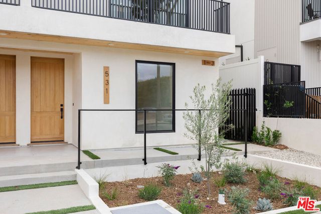 5317 Ben Avenue, Valley Village, CA 91607