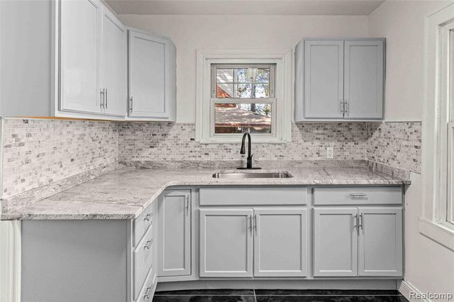 1558 College Avenue, Lincoln Park, MI 48146