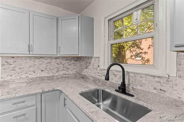 1558 College Avenue, Lincoln Park, MI 48146