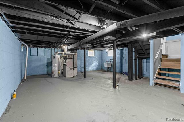 1558 College Avenue, Lincoln Park, MI 48146