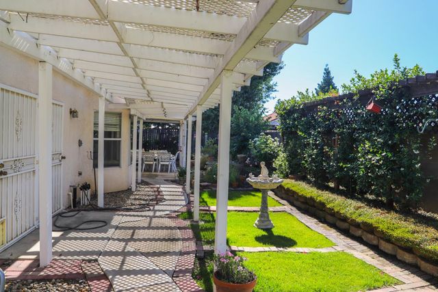 1984 Rialto Court, Clovis, CA 93611