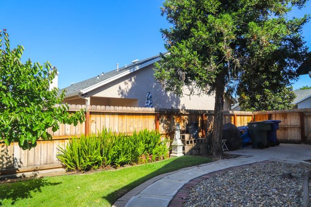 1984 Rialto Court, Clovis, CA 93611