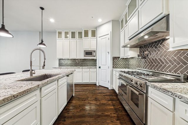 912 Yale Street D, Houston, TX 77008