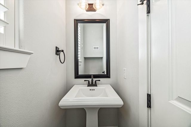 912 Yale Street D, Houston, TX 77008