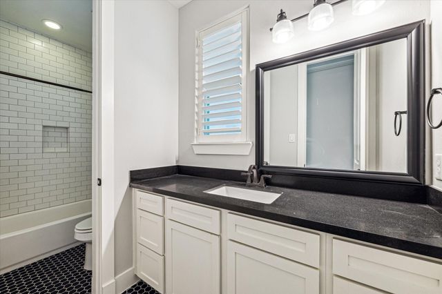 912 Yale Street D, Houston, TX 77008