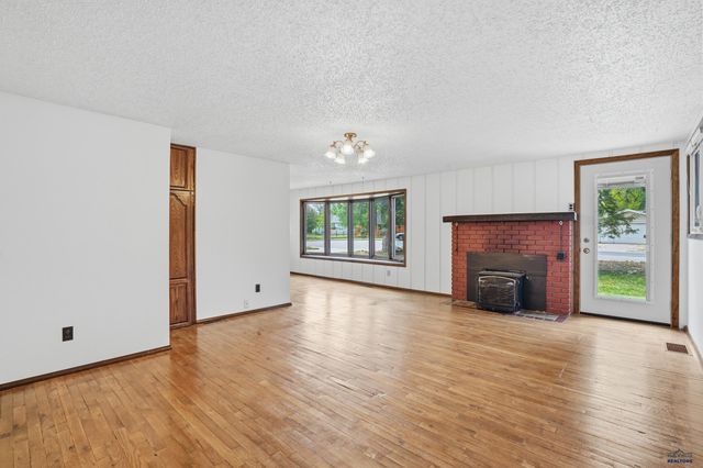 1830 SUN VALLEY DR, Rapid City, SD 57702