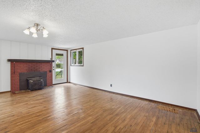 1830 SUN VALLEY DR, Rapid City, SD 57702