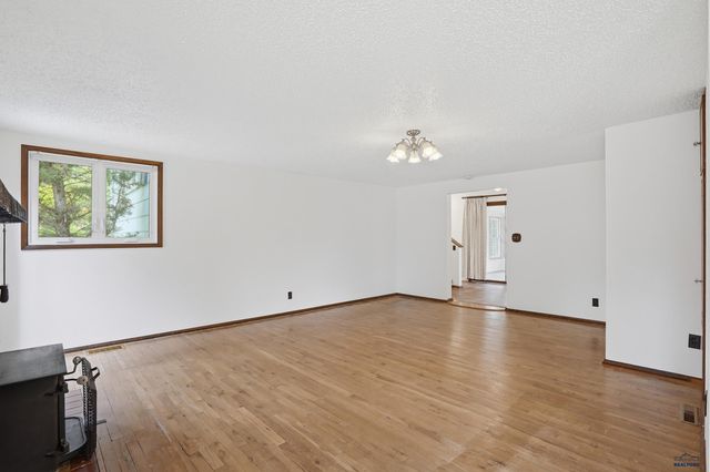 1830 SUN VALLEY DR, Rapid City, SD 57702