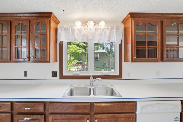 1830 SUN VALLEY DR, Rapid City, SD 57702