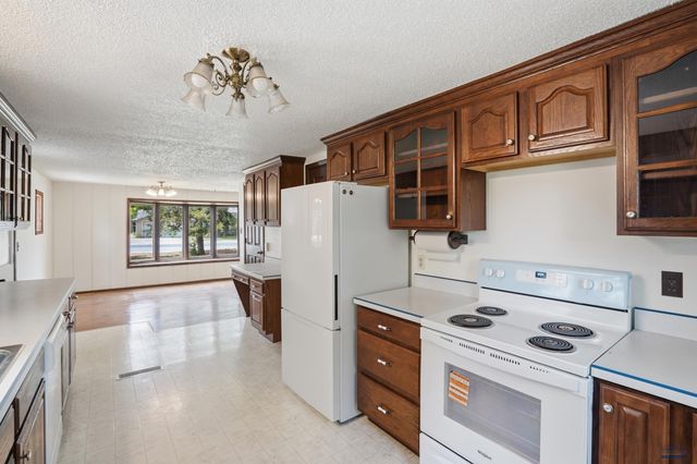 1830 SUN VALLEY DR, Rapid City, SD 57702