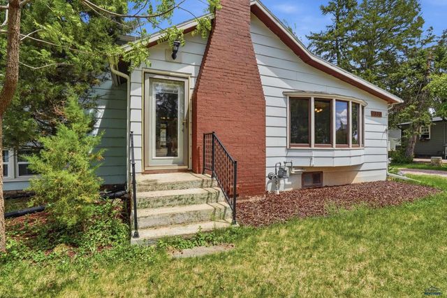 1830 SUN VALLEY DR, Rapid City, SD 57702