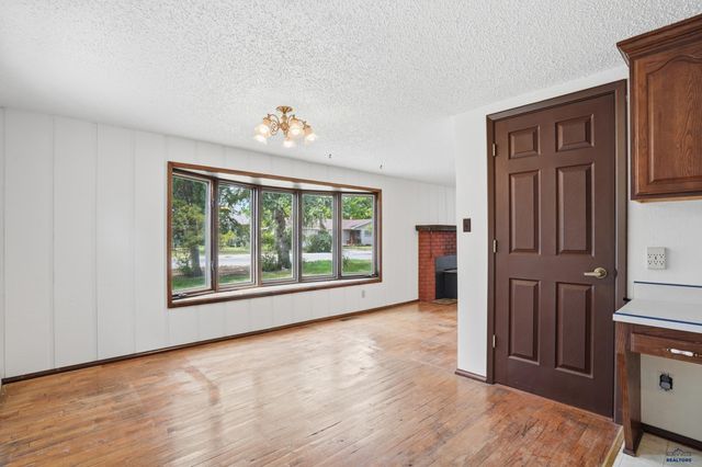 1830 SUN VALLEY DR, Rapid City, SD 57702