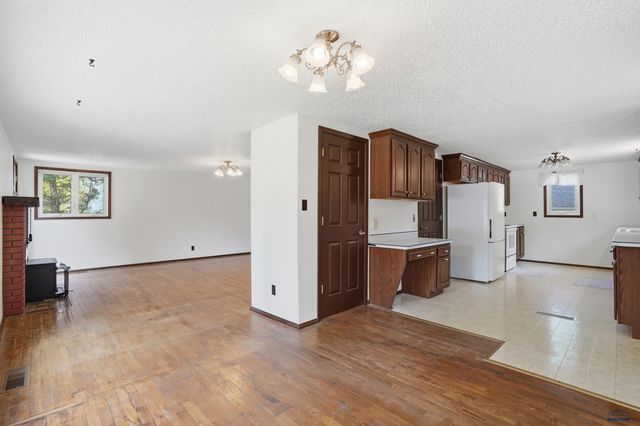 1830 SUN VALLEY DR, Rapid City, SD 57702
