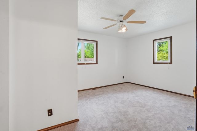 1830 SUN VALLEY DR, Rapid City, SD 57702