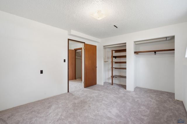 1830 SUN VALLEY DR, Rapid City, SD 57702