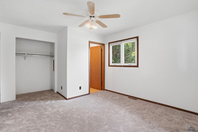1830 SUN VALLEY DR, Rapid City, SD 57702