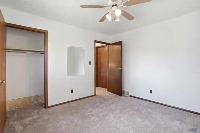1830 SUN VALLEY DR, Rapid City, SD 57702