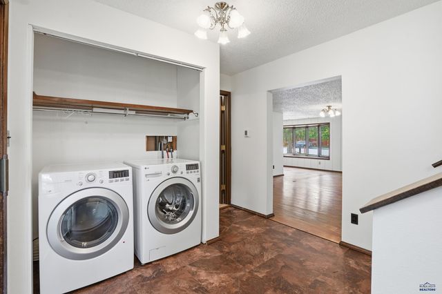 1830 SUN VALLEY DR, Rapid City, SD 57702
