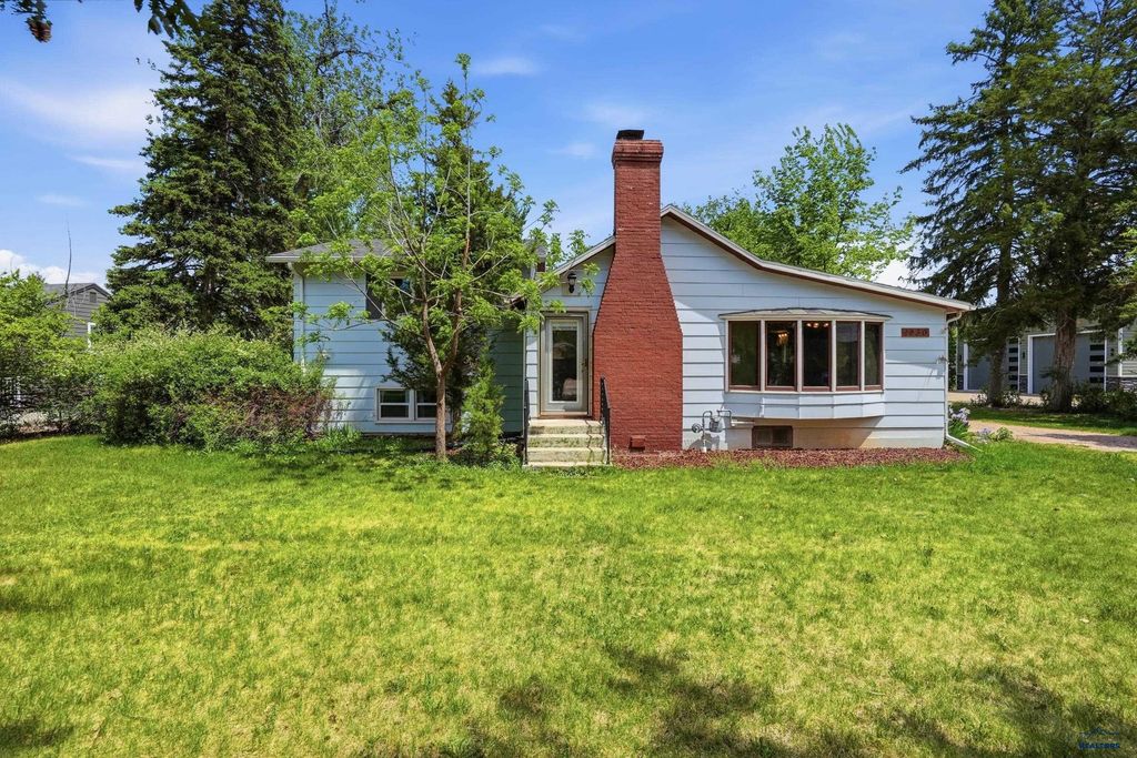 1830 SUN VALLEY DR, Rapid City, SD 57702