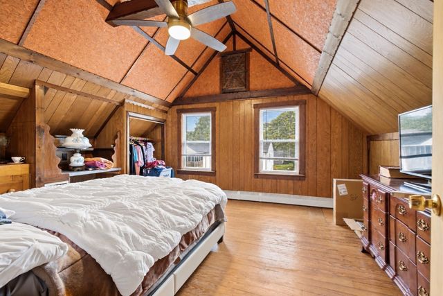 38 Gifford Ave, Dartmouth, MA 02747