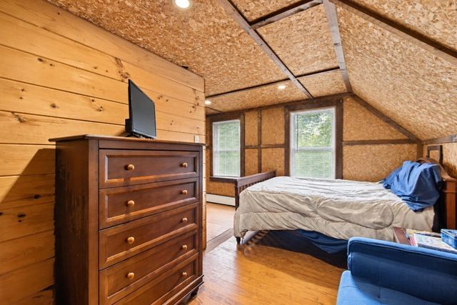 38 Gifford Ave, Dartmouth, MA 02747