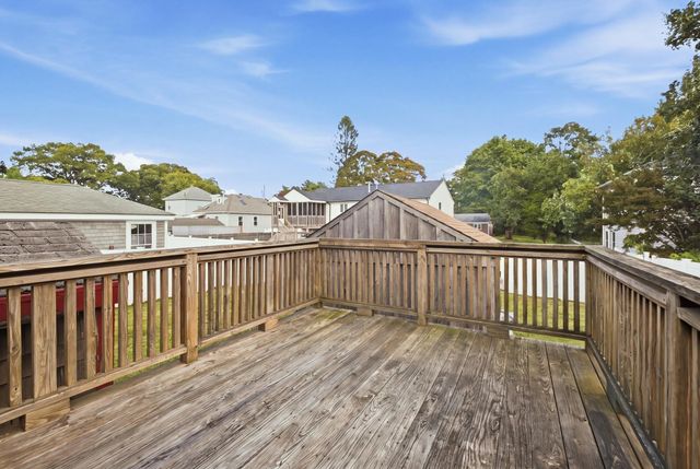 38 Gifford Ave, Dartmouth, MA 02747