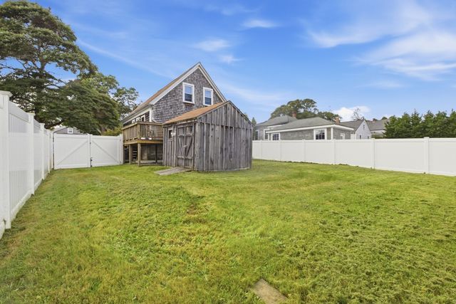 38 Gifford Ave, Dartmouth, MA 02747