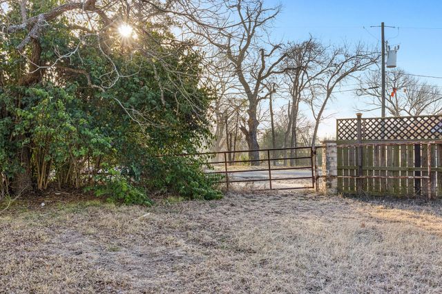217 W Hill St, Navasota, TX 77868