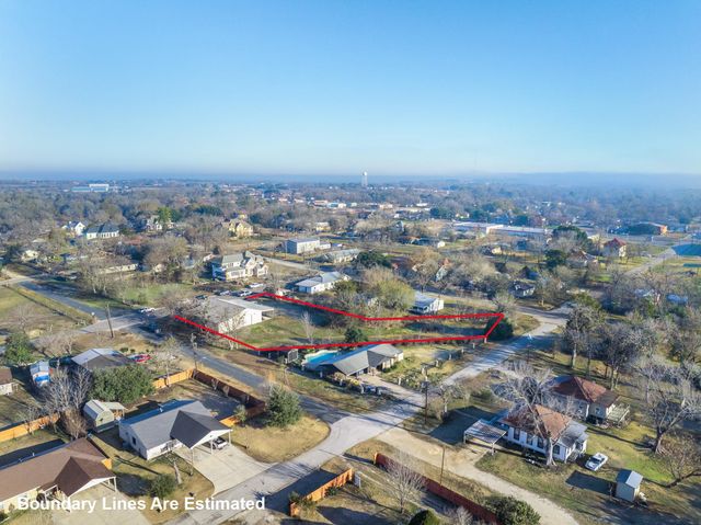 217 W Hill St, Navasota, TX 77868