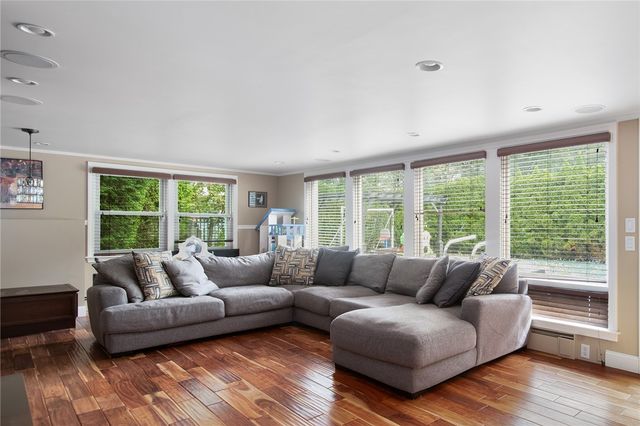 101 Glen Ridge Road, Cranston, RI 02920