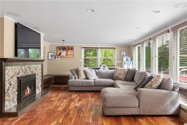 101 Glen Ridge Road, Cranston, RI 02920