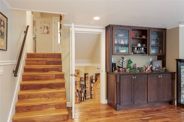 101 Glen Ridge Road, Cranston, RI 02920