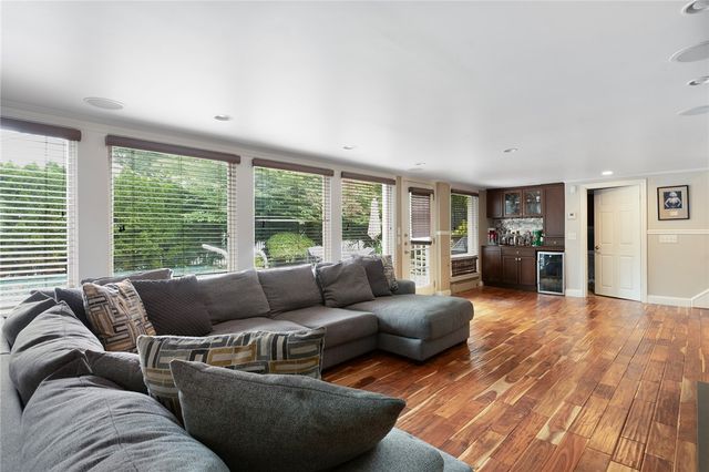 101 Glen Ridge Road, Cranston, RI 02920